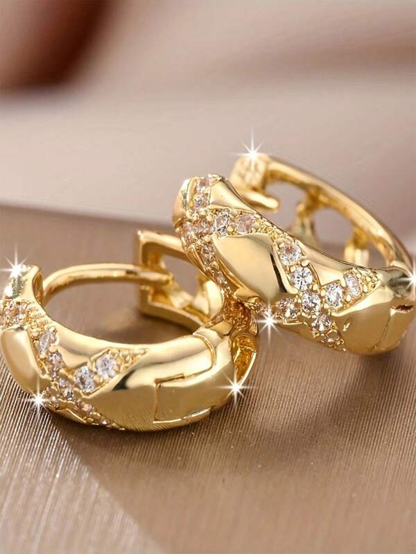 زوج من أقراط الحلقات الأنيقة والرقيقة المفرغة، أقراط دائرية عصرية