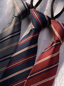 1条拉链式条纹领带，适合校园风、毕业照、休闲装和街头风，也可用于圣诞装饰。