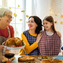 Babadores para adultos com 4 peças, babadores engraçados unissex para adultos, babadores laváveis para proteção de roupas, adequados para adultos e idosos, presente de alimentação
