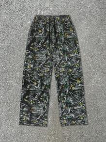 Yemwry Pantalones largos casuales con cordón y estampado de camuflaje para hombre, que combina elementos naturales, con diseño ajustable de cordón, adecuado para el transporte diario o actividades al aire libre, mostrando un estilo único