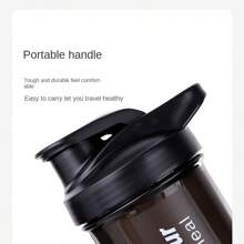 1 pieza Botella agitadora de polvo de proteínas, taza mezcladora de batidos sustitutivos de comidas, botella de agua deportiva, de gran capacidad, portátil, color aleatorio enviado