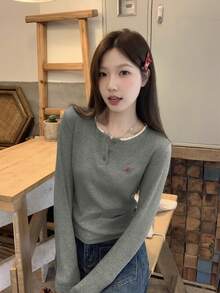 女士甜美花卉刺绣圆领纽扣装饰修身长袖灰色 T 恤 - 深灰色 - 查看 8