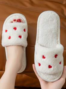 Pantufas domésticas femininas bordadas com coração, pantufas macias e fofas de biqueira aberta, deslizantes, quentes para uso interno/externo, adequadas para todas as estações, outono/inverno, maternidade