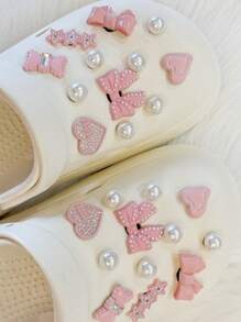 Accesorios de decoración de zapatos DIY de la serie "Original Dopamine Pink Pearl Bow" con corazón y pentagrama de diamante, perlas 3D y hebilla de zapato desmontable, 24 piezas / set, de moda recién llegado