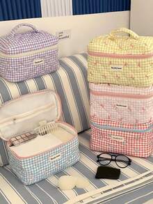 1个韩版女士格子蝴蝶结化妆包，大容量旅行化妆品收纳包，必备礼品，可收纳化妆品、洗漱用品、配饰，亦可作房间装饰、包包、梳妆台用品、储物包。