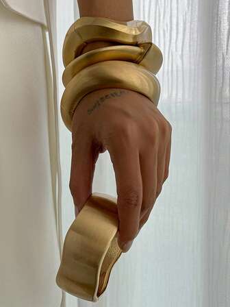 朋克风磨砂感宽版弹簧扣手链女小众设计不对称手链1条