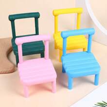 Support de téléphone de bureau Mini chaise petite Petit tabouret Personnage de dessin animé Paresse Démontable Base Ornement mignon, Convient pour divers supports de téléphone mobile et tabouret, Convient pour les cadeaux, la décoration de fête des vacances.