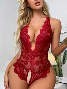 Body sexy de mujer con cuello en V profundo transparente, tejido jacquard, espalda descubierta, decoración de lazo en el pecho, encaje floral cruzado en la entrepierna, decoración de hebilla metálica con forma de corazón, recorte ondulado, tirantes ajustables