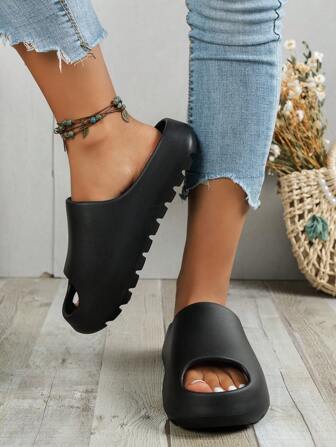Pantoufles pour garçons et filles avec motif nuage, chaussons enfants, pantoufles antidérapantes, légères et à séchage rapide pour filles et garçons, sandales d'intérieur et d'extérieur à semelle épaisse et bout ouvert