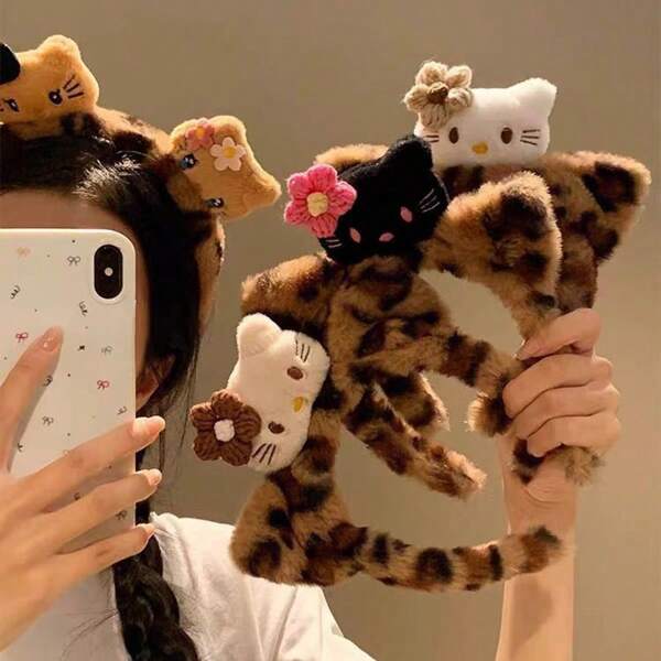 Sanrio 1 faixa de cabeça de pelúcia com orelhas de gato e estampa de leopardo, acessório de cabelo com molho de gato KT para meninas, faixa de cabeça para lavar o rosto e maquiagem, decoração de cabelo de desenho animado para a volta às aulas