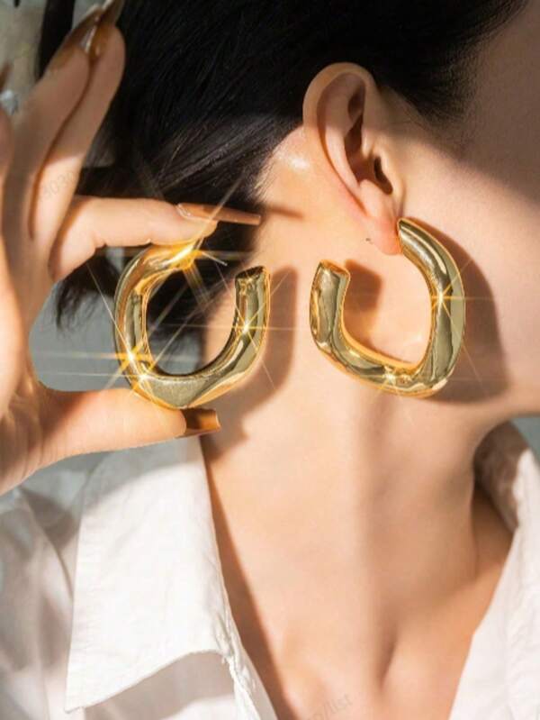 1 Pair Retro Geometric Twisted Asymmetrical Metal Round Wave Hoop Earrings, Exaggerated C-Shaped Geometric Earrings, Fashionable For Women, Suitable For Daily Wear, Holidays, Valentine's Day, Party