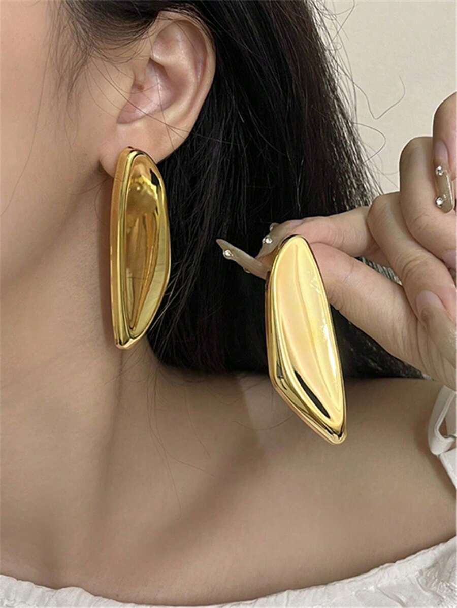 1 Pair Minimalist & Fashionable European & American Style Geometric Metal Stud Earrings, Retro Chunky Jewelry For Women, Suitable For Daily Outfit Accessorizing