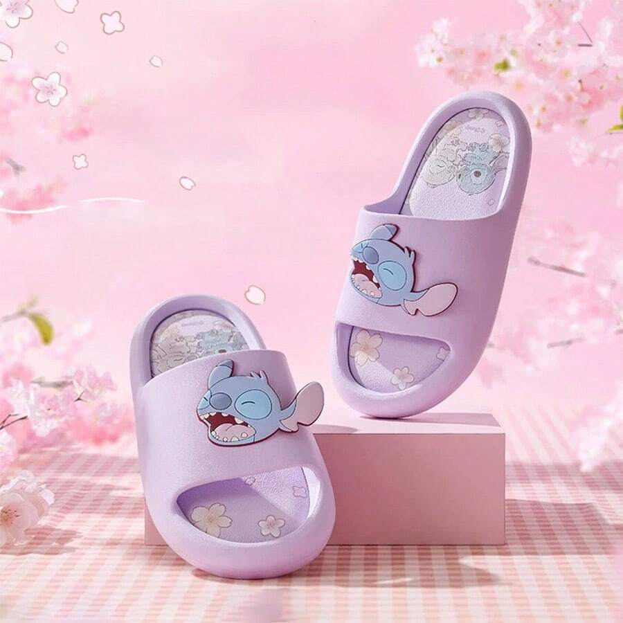 Miniso Lilo & Stitch 樱花季系列女士浴室拖鞋，舒适可爱，居家休闲完美之选（1 双） - 彩色 - 查看 1