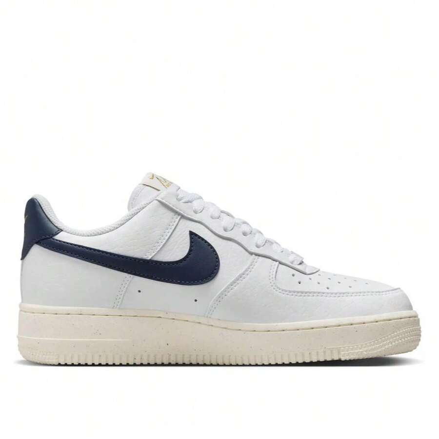 Nike 空军一号 '07 女款运动鞋 白色/黑曜石色/浅象牙色 FZ6768-100 - 白色/黑曜石色/淡象牙色 - 查看 1