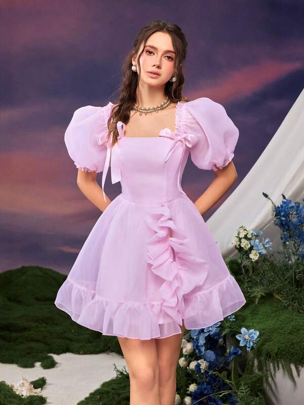 فستان قصير بأكمام منتفخة وياقة مربعة بخط A، مزين بفيونكات وكشكشات - أناقة الربيع والصيف للحفلات في الحديقة ، حفلات الزفاف النهارية ، المناسبات الرسمية ، والمناسبات غير الرسمية