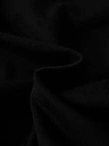 两件套夏季棕榈树印花圆领上衣和短裤套装，适合年轻男孩休闲、上学、运动穿着。