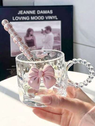 1 Parça, Yaz Kurdelesi Şeklinde Şeffaf Cam Bardak, Kahvaltı Süt Kupası, Meyve Suyu Kupası, Kahve Kupası, Nedime Hediyesi, Doğum Günü Hediyesi, Öğrenci Mezuniyet Hediyesi, Fotoğraf Aksesuarı Dekorasyonu, Okula Dönüş Hediyesi