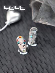 Bộ 10 móng tay giả hình hạnh nhân màu bạc mờ, nền hồng nude, trang trí 3D đính đá nhiều màu sắc, kiểu punk, độ phủ toàn bộ, độ dài trung bình, dụng cụ làm móng cho nữ và bé gái, kèm 1 dũa móng mini và 1 tờ keo dán, đồ dùng làm móng cho bé gái sử dụng hàng ngày và dự tiệc. - trắng - Xem 6