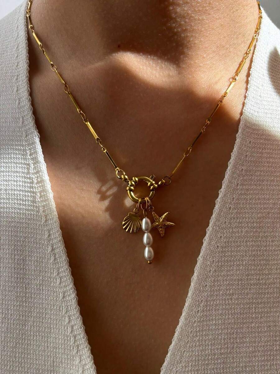 Monlansher Collana estiva in acciaio inossidabile da donna, ciondoli in stile bohémien con conchiglie, stelle marine e perle finte a più strati, elegante collana dorata di design di alta gamma, personalizzata