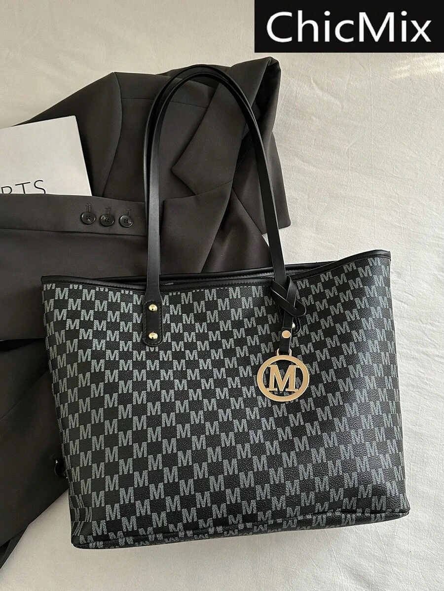Sac à épaule et décontracté pour dames avec sac fourre-tout à grande capacité avec impression de lettre et pendentif. Convient pour le shopping, les portefeuilles, les jeunes femmes, les étudiants, les nouveaux arrivants et les employés de bureau. Ils conviennent parfaitement aux bureaux, aux universités, au travail, aux , aux déplacements, aux activités de plein air, aux voyages et aux sorties. - Noir - Voir 1