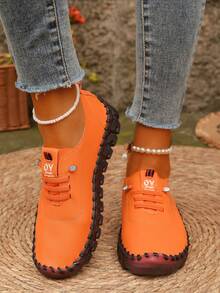 新款系带平底休闲鞋女特大码防滑牛皮底手工缝制鞋底舒适妈妈鞋适合跨境电商