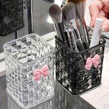 1 pieza Soporte de brochas de maquillaje con textura trenzada y pegatina de mariposa - Organizador de escritorio de gran capacidad para bolígrafos, caja de almacenamiento de plástico transparente blanco/negro de uso múltiple para brochas de maquillaje, bolígrafos, lápices labiales y papelería, almacenamiento ordenado - Perfecto para escritorios, tocadores, baños y mesitas de noche, dormitorio, oficina, para colecciones de vacaciones, baño, dormitorio, gran capacidad
