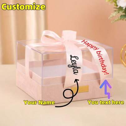 Scatola regalo trasparente personalizzata con nastro elegante, ideale come scelta regalo. Nastro personalizzato con nome, auguri o date speciali per rendere il regalo più personalizzato. Adatto per compleanni, anniversari e altre occasioni. Disponibile in più colori di scatola e nastro.