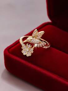 1pc Cute Intricate Sparkling Bee Holding Flower Design Ring, Suitable For Women's Daily Wear And Mother's Day Commemorative Gift