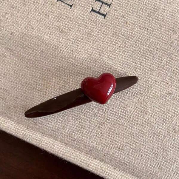 1pc Vintage Chocolate Red Heart Shaped Hair Clip, French Style Side & Bangs Hairclip, Sweet Retro High-End Versatile Hair Accessory For Women Claw Clips Hair Claws Hair Barrettes
