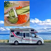Pelador multifuncional de frutas y verduras de acero inoxidable: rebanador, rallador y picador manual. Utensilios de cocina para el hogar, la cocina de autocaravanas y la residencia universitaria.