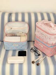 1个韩版女士格子蝴蝶结化妆包，大容量旅行化妆品收纳包，必备礼品，可收纳化妆品、洗漱用品、配饰，亦可作房间装饰、包包、梳妆台用品、储物包。