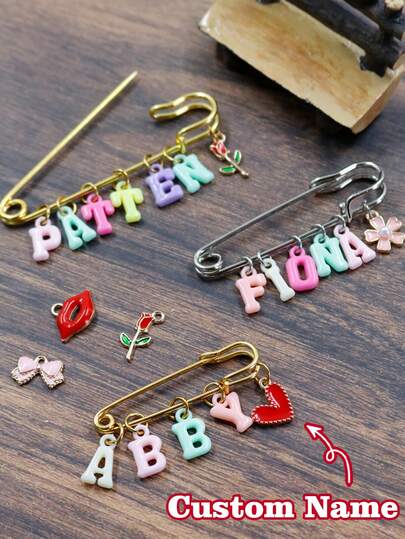 1 pieza Alfiler personalizado con nombre, 1~7 letras en inglés de colores personalizables, alfiler dorado personalizado, accesorios de broche personalizado, corazón, lazo, beso, margarita, rosa, flor de cerezo, dorado/plateado, adecuado para ella/él, mejor amiga, amigo, pareja, novia, novio, esposo, esposa, papá, mamá, abuelo, abuela, niños, colega, familia, regalo del Día de la Madre, regalo de Pascua, regalos de boda, regalos de dama de honor, regalos de boda, regalo del Día de San Valentín, regalos de cumpleaños