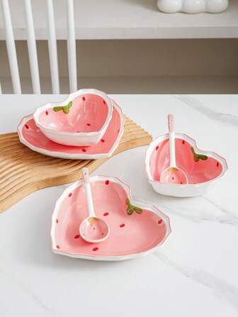 1套陶瓷草莓图案心形餐具盘子碗勺餐具北欧日式韩式可爱优雅简约草莓心形餐具适用于餐厅酒店儿童餐厅家庭厨房面食米饭汤牛奶水果盘零食饼干坚果收纳