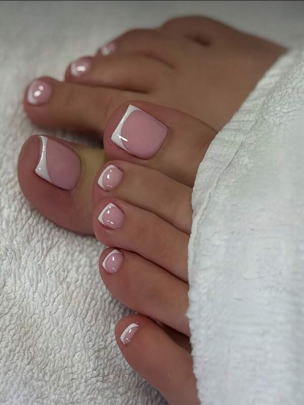 Verwandeln Sie Ihre Nägel mit 24 Stücke quadratische Form künstliche Zehnägel, Modisch retro nude weiß basis Stück Wolken weiß feine Kante französisch künstliche Zehnägel Set, Premium elegante cremefarbene französische volle Abdeckung künstliche Zehnägel Set für Frauen und Mädchen, einschließlich 1 Blatt Klebestreifen & 1 Stück Mini Feile Streifen Gelee Gel, Zufälliger Versand