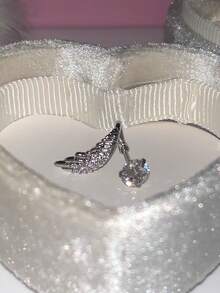 1pc Screw-On Heart Shaped Earring, Unique Design Ear Cuff Earring, Lightweight Luxury Earring For Women - Blue - View 2