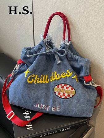 En 2025, la nueva bolsa de moda clásica Joker con diseño de bordado de letras, decoración de diseño de contraste y gran capacidad, es adecuada para el uso en el campus, viajes, compras y almacenamiento.