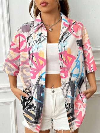 Plus-size damesoverhemd met graffitiprint en knoopsluiting aan de voorkant