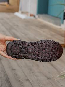 新款系带平底宽鞋女款，牛橡胶底休闲手工防滑软底鞋，适合妈妈