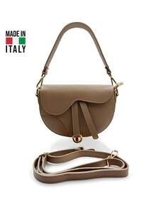 Túi đeo vai nữ. Sản xuất tại Ý. Làm bằng da thật. Du lịch, công tác, nghỉ dưỡng, làm việc, đi làm, phong cách sang trọng nhẹ nhàng. Y2k. Cổ điển, thời trang, phổ biến. Nhẹ. Đa năng. Có nhiều màu sắc. - Màu nâu  Mocha - Xem 1