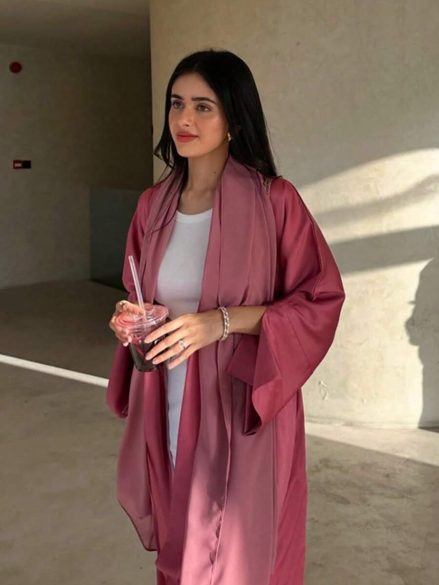 一件式时尚缎面女式连衣裙。这款优雅的连衣裙，也有长款罩袍款式，非常适合日常穿着和特殊场合。 - 玫紅色 - 查看 1