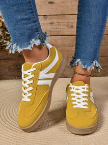 复古经典休闲运动鞋，新款圆头百搭滑板鞋，2025年大码女运动鞋，秋季平底学生系带鞋，时尚户外休闲平底白鞋，鞋子