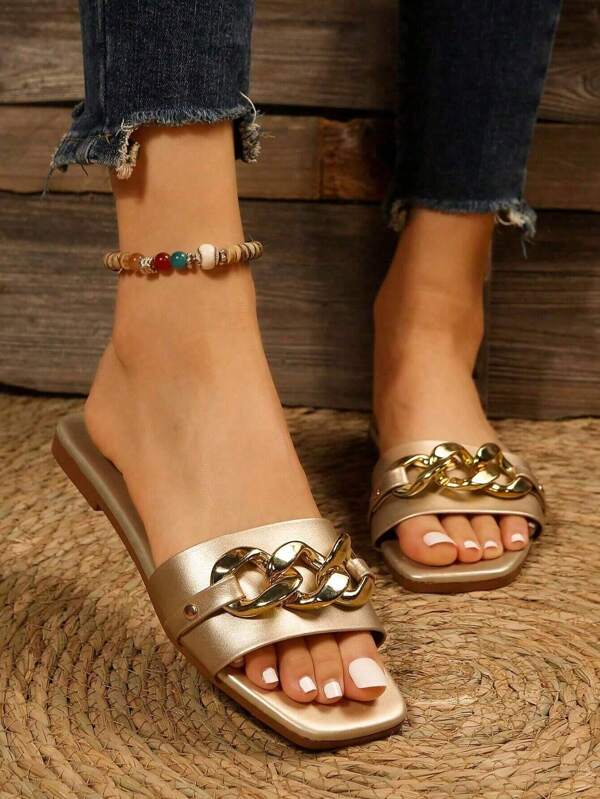 Sandalias planas de dedo abierto con botones y correas de unicolor para niña, nuevos diseños de zapatos simples para primavera, vacaciones de Pascua, uso casual, playa, sandalias de suela blanda para damas, sandalias planas versátiles y de moda para uso al aire libre en verano