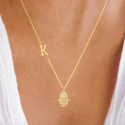 1 pièce Collier classique simple avec pendentif main de Fatma à initiale en acier inoxydable doré pour femmes