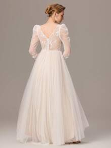 Elegantes V-Ausschnitt Hochzeitskleid mit bestickter Applikation, durchscheinende Langarm-Brautkleid in Weiß für Hochzeitsfeier