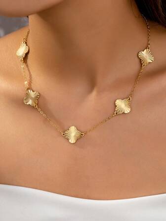 1pc Hollow Floral Metal Necklace, Geometric Four-Leaf Clover Pendant, Suitable For Summer, Back To School, Halloween Party