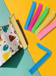 5/10/15 piezas de clips para envasar alimentos y patatas fritas, clips de conservación de alimentos que pueden soportar peso y tienen un sellado hermético. Fabricados en material de PVC a prueba de humedad y a prueba de polvo, son adecuados para diversas bolsas de plástico y de aperitivos, y se utilizan para el almacenamiento en la cocina y el hogar, accesorios de cocina y utensilios de cocina. Son adecuados para usar en dormir, viajar, oficina y escuela