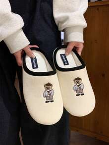 XIXITIAO زوج من الأحذية المنزلية الهادئة للربيع/الصيف ذات التطريز الجميل بشكل الدب ، نعل مسطح منزلي ناعم وعتيق، مناسب لكلا الجنسين، مصنوع من مواد ماصة للرطوبة وقابلة للتنفس، مقاوم للانزلاق ،ملائم للاستخدام اليومي