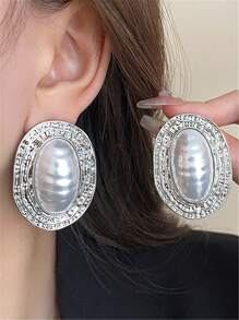 1 Pair Metal Asymmetrical Wrinkled Striped Oval Pearl Earrings, Retro European And American Style High-End Fashion Personalized Exaggerated Medieval Earrings For Women, Girls, Wedding, Party, Birthday, Anniversary Gift