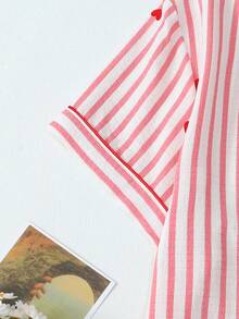 2 件套舒适粉色和白色条纹心形印花翻领纽扣短袖上衣带口袋和蝴蝶结短裤睡衣/家居服套装女士春夏季适合居家使用