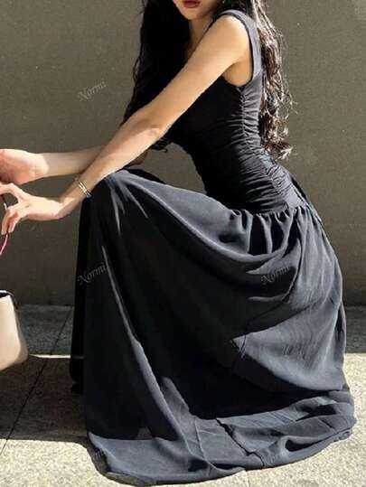 女士优雅细肩带连衣裙，性感褶皱修身纯色梭织面料夏季连衣裙